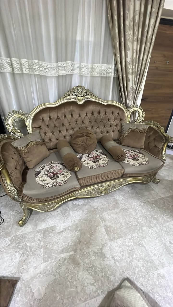 نضيف جدا بمليون ونص عشر مقاعد ثلاثيه ثنين وأربع كراسي حي الجهاد
***********
