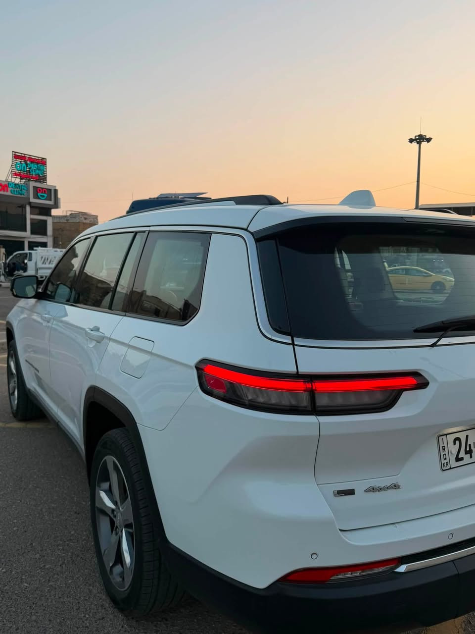 جيب 2021 خليجي jeep 
7 راكب 
مكفولة كفالة عامة
لمتد
فول مواصفات
رادار امامي وجانبي
داخل ابيض
سماعات ALPINE
بنوراما 
اضائة داخلية
ماشية 67mi 
تبريد وتدفئة كشن
العنوان ميسان وبغداد 
للاستفسار ***********
السعر 305
