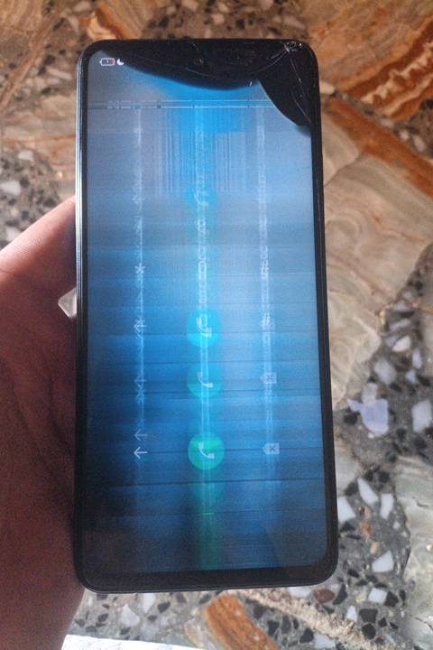 Tecno Spark 30 Bumblebee شاشة مكسورة فقط
تگدر تذكر شنو سعة الجهاز بالضبط؟ مثلًا 8/128 لو غيرها، وهل هو Tecno Spark 30 Bumblebee رسمي لو نسخة معدلة/مبدلة؟: 
الذاكرة  128نسخة رسمية من تكنو
غير الشاشة المكسورة، هل كلشي ثاني شغال طبيعي: اللمس، الكاميرات، السماعات، الشحن، الشبكة والبصمة/الوجه إذا موجود؟: 
الجهاز كلشي مبي بس الشاشة مكسورة
الجهاز وين موقعه بالعراق؟ ويفضل التسليم إيد بإيد لو شحن؟: 
في بغداد بوب الشام تريدة راسلني ع واتساب
هل يجي ويا ملحقاته الأصلية مثل الشاحن/الكارتون، لو الجهاز وحده فقط؟: 
لا
شنو سبب البيع، وهل أكو قابلية على السعر لو السعر نهائي؟: 
قفلة 80