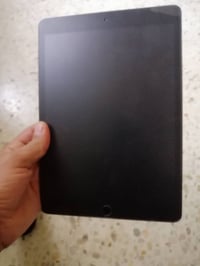 آيباد ٨ • ذاكرة ٣٢ • نظيف