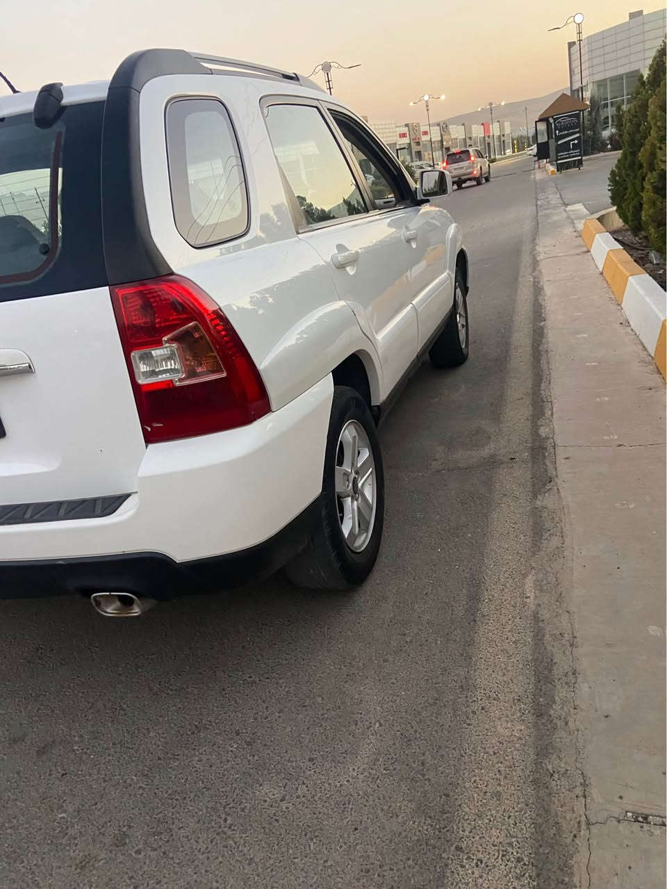 كيا سپورتاج خليجى موديل ٢٠٠٩ فول مواصفات سلايت و abs  بى بوياخ يه ك بست ساردى هه يه گيرو مه كينه به شه رت  
سه نه وى و ره قه مى تازه يه سه ياره كه بى مه سره فه له سليمانيم نرخى ١١٨ و معامه له ژ ت *********** 
كيا سبورتج  خليجييه موديل ٢٠٠٩ فول مواصفات سلايت abs  بدون سبوغ هلگيت بالباب شوى بارد قليل بيها  گير والمحرك بشرط  سنويه والرقم جديده سيتره واحد على واحد رقم السليمانييه  دينار مصاريف مابيها  رقم م  *********** سعر ١١٨ بيها مجال السليمانية, العراق
