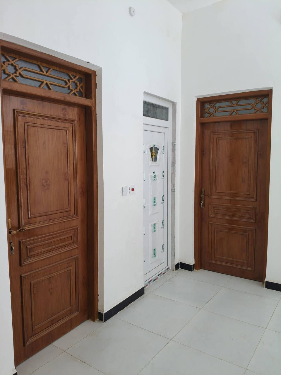 يوجد لدينا دار سكن للبيع ١٠٠م خلفي بناء حديث مسلح حي الكرامه نهاية شارع العياده الي خلف السريع السعر ٧٥مع المجال للاستفسار الاتصال على الرقم ***********
