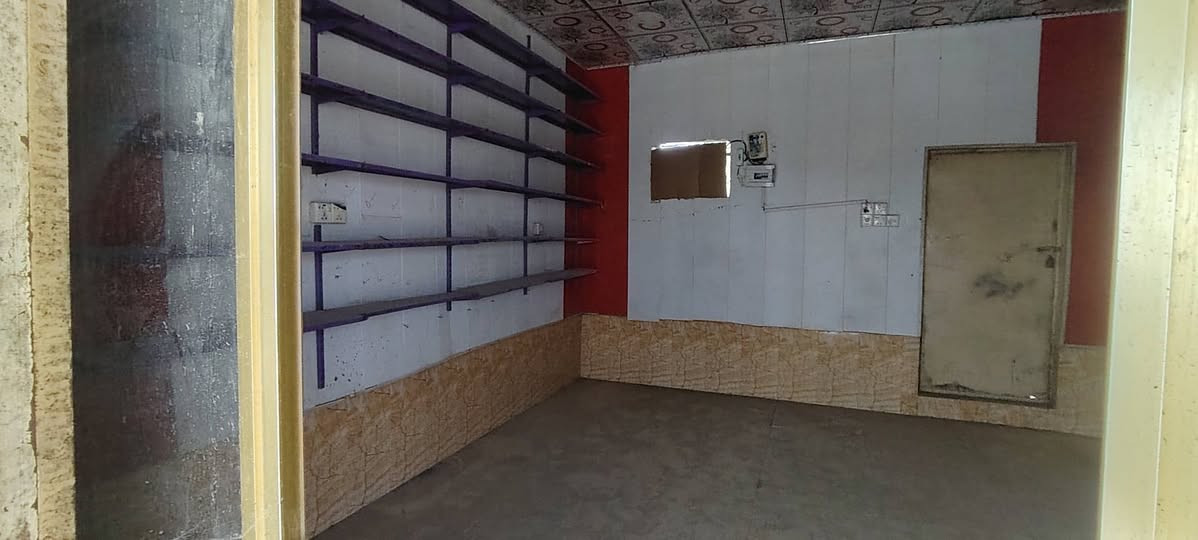 محل للايجار ركن على الشارع العام بحي الشهداء قريب على اللوفة
كامل من كلشي سقيفة جامخانة سقوف ثانوية وجدارية كهربائيات رفوف
مساحة 3.5×3.5
ايجارة 150الف
***********
