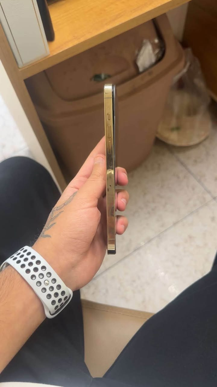 12 برو ماكس للبيع
جهاز ضهر مكسور 
ذاكرة 256
بطارية مبدله 
شاشه مبدله
شريحه واكفه 
سعر 200 بي مجال

***********

