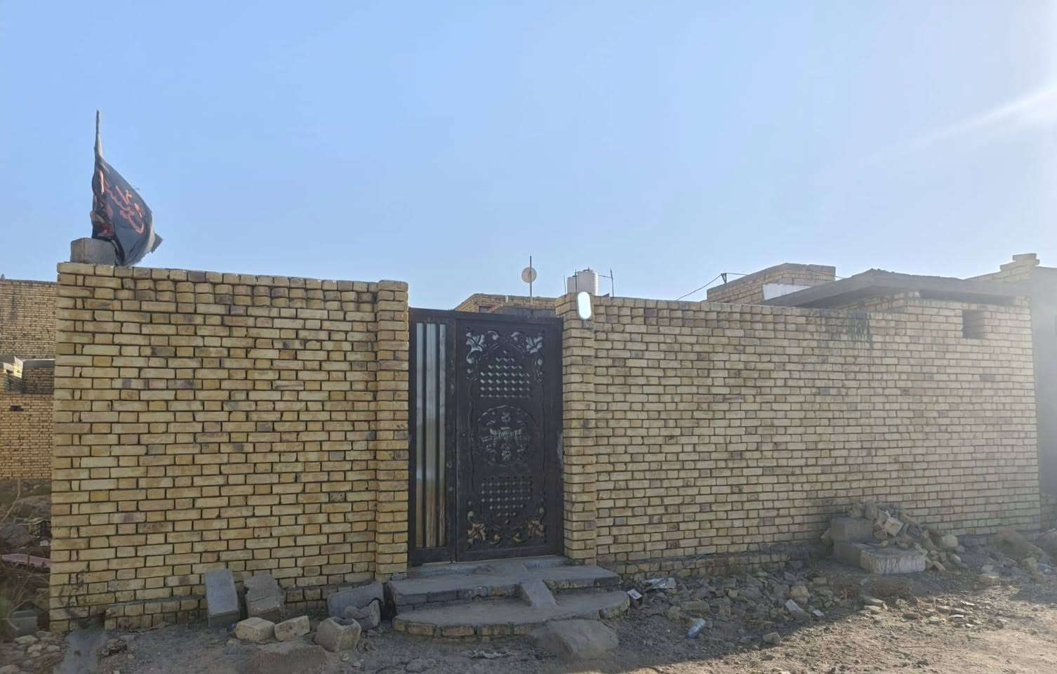 بيت زراعي السعر ٥٥ بي مجال مساحه ٢٠٠ بي وصل تطويب بالسبل الثانيه خلف مكتب ابو ساره *********** جاهز عدا الاستقبال ماكامله
