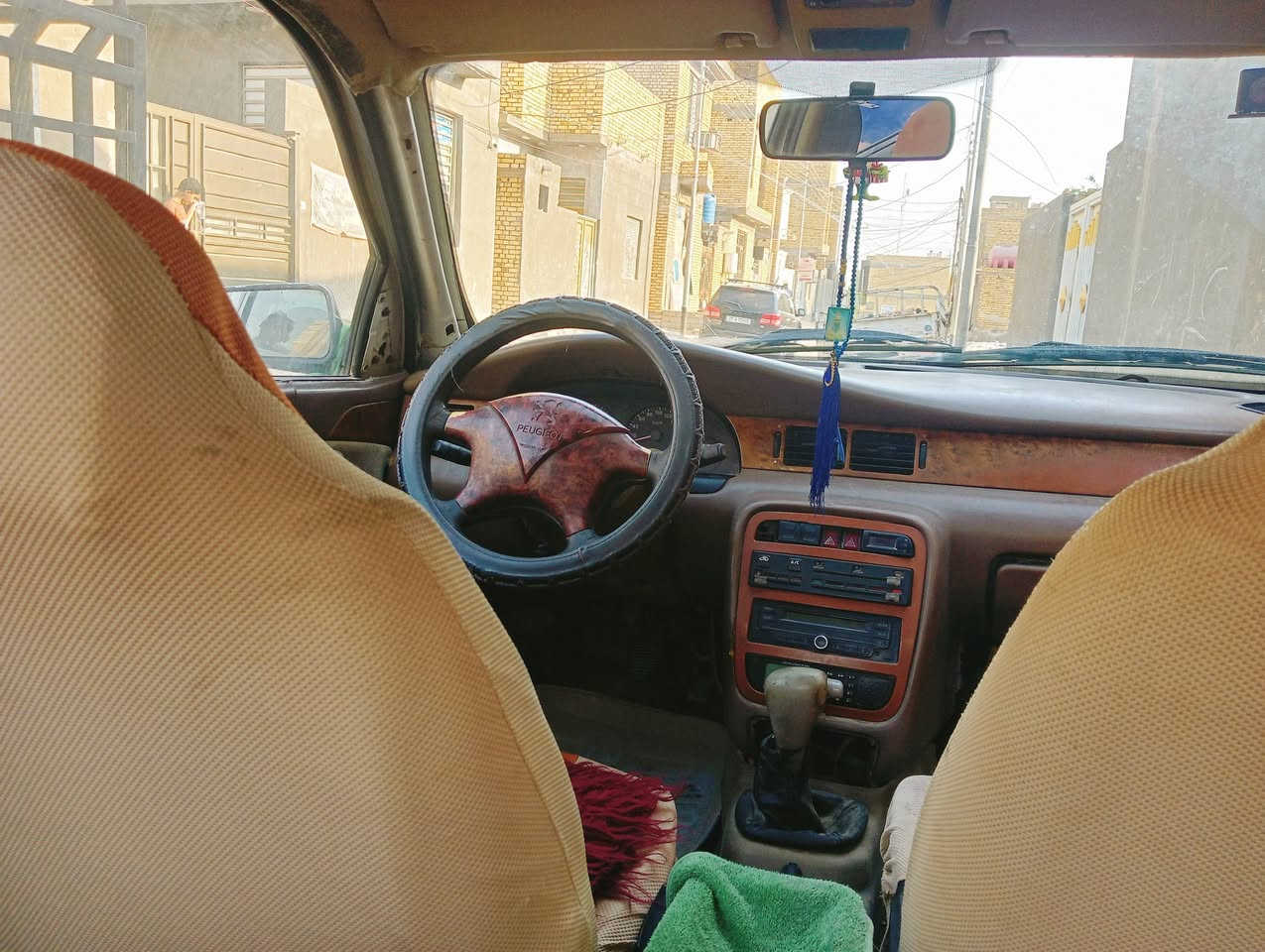 سلام عليكم سياره سمند موديل 11سيارة حلوه ونضيفة كشر حلو ونضيف مامخيس كير وتماتيك سيارة رقم نكليزي سنوية ما منتهية سيارة صولي شغل وتطلع كهربائية شغالة تبريد بس عوزها غاز شرط كيرها حلو لمكينة نظيفة محورة كورلاة ما مفتوح شاير لايتات هورن نكرة سلف شغل وتطلع سعر 25وبيها مجال خابرني وبيك خير وتدلل رقمي ***********بس سيمكارت
وتساب *********** لعنوان لناصرية مركز
