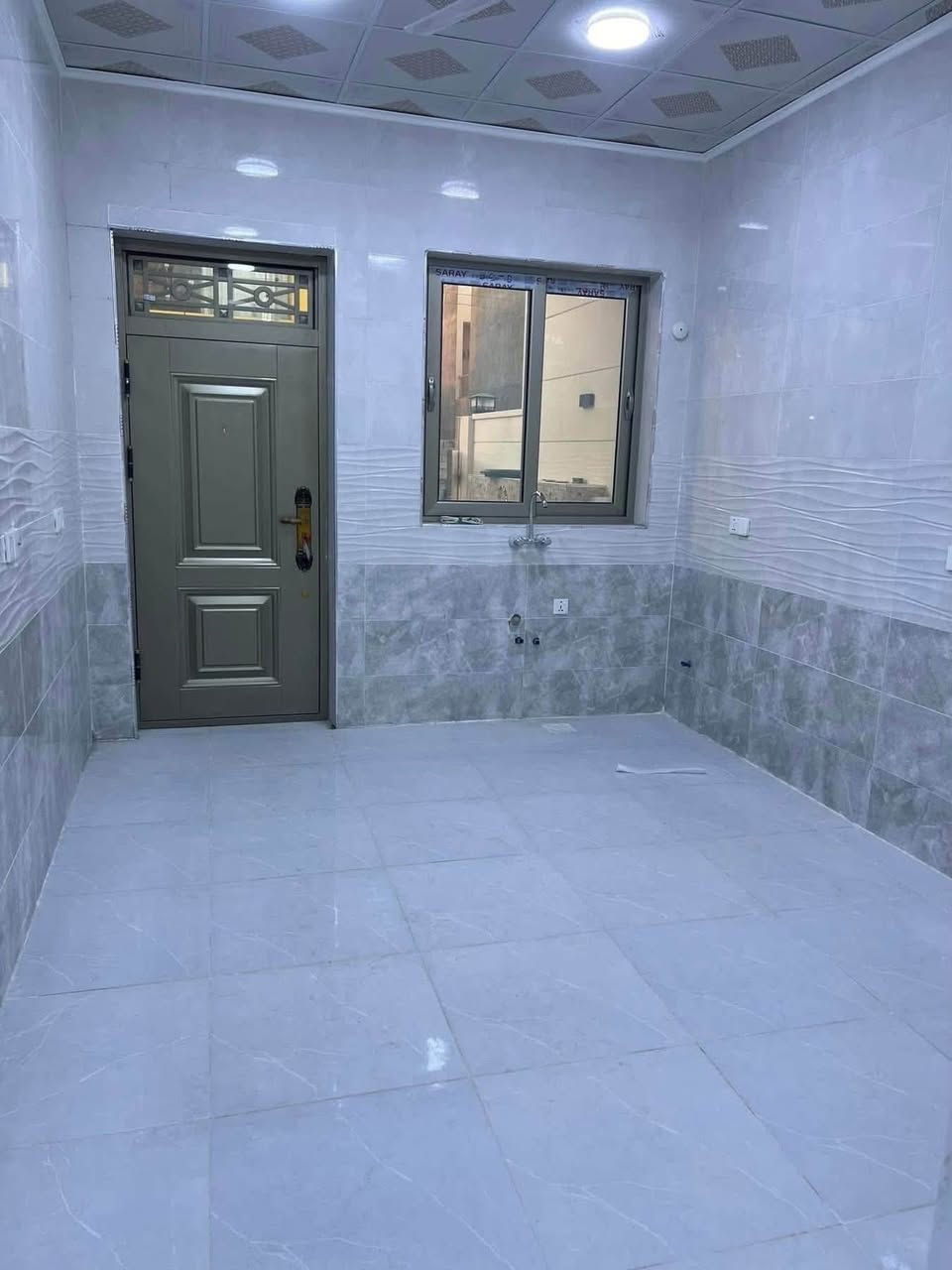 🏘🏘بيت للبيع ديالى خانقين 🏘تولة فروش بصف اسواق فرمان على شارع العريض 
طابو صرف مساحة 150 متر طابقين منعزل درج خارجي 🏘بناء حديث البيت صفر واجهة 7ونص والنزال 20 بناء 2024

طابق الاول 
2 غرفة نوم واستقبال وصالة داخلية ومطبخ حار وبارد ومجمع صحيات داخلي وخارجي ومنورات عدد 2 

علماً طابق الثاني نفس طابق الاول بضبط 
ودرج وباب منعزل 

السعر / 140 مليون بي مجال     

للأستفسار اكثر اتصال بالارقام فقط 

***********
***********

مكتب فريا موفق للعقار
