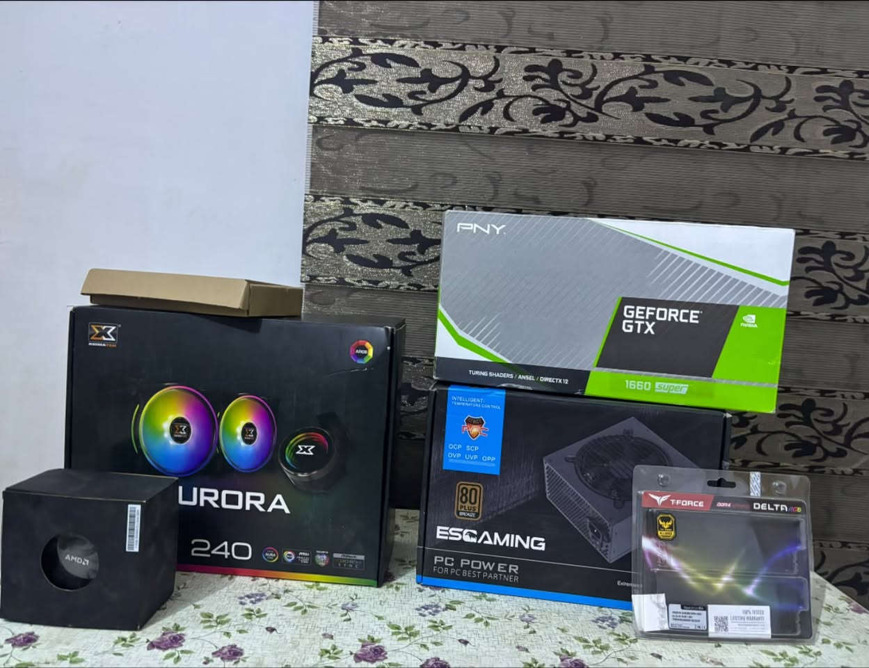 تجميعة
‎ المعالج: AMD Ryzen 5 3600 (3.6GHz)
 
كرت الشاشة: PNY GTX 1660 SUPER 6GB
 
اللوحة الأم:  ASUS TUF B450-PLUS GAMING 
 
الرامات: T-Force 16GB (2×8) بسرعة 3200MHz
 
التبريد: مبرد مائي Xigmatec Aurora Arctic 240
 
التخزين: 240GB SSD Kingston + 1TB HDD Seagate
 
مزود الطاقة: 700W Esgaming Bronze (جيد للتطوير مستقبلاً)
 
الكيس: Xigmatek Aqua Ultra 

كراتين قطع متوفره كما في الصورة 
سعر 550 الف قفل
مكاني بغداد كمب ساره

تواصل واتساب ***********
