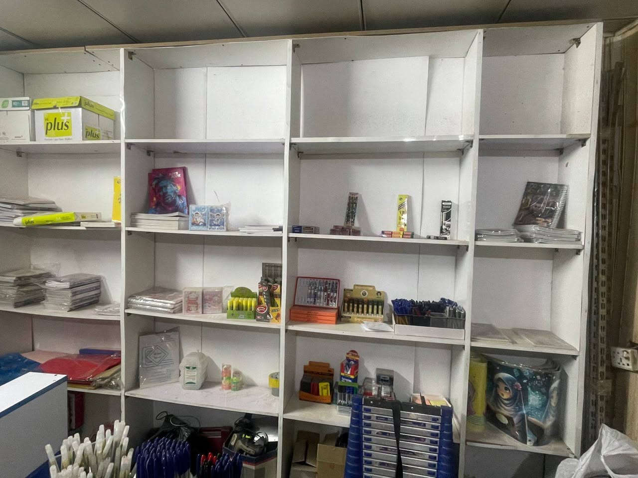 السلام عليكم
مكتب مع رفوف المكتب طول ٢.٤٥ متر والرفوف واحد ٣متر وارتفاع ٢.٤٥ متر والثاني ٢.٤٠ * ٢.٤٥ مع غراض مكتبة الاستفسار خاص او الاتصال على الرقم ***********
