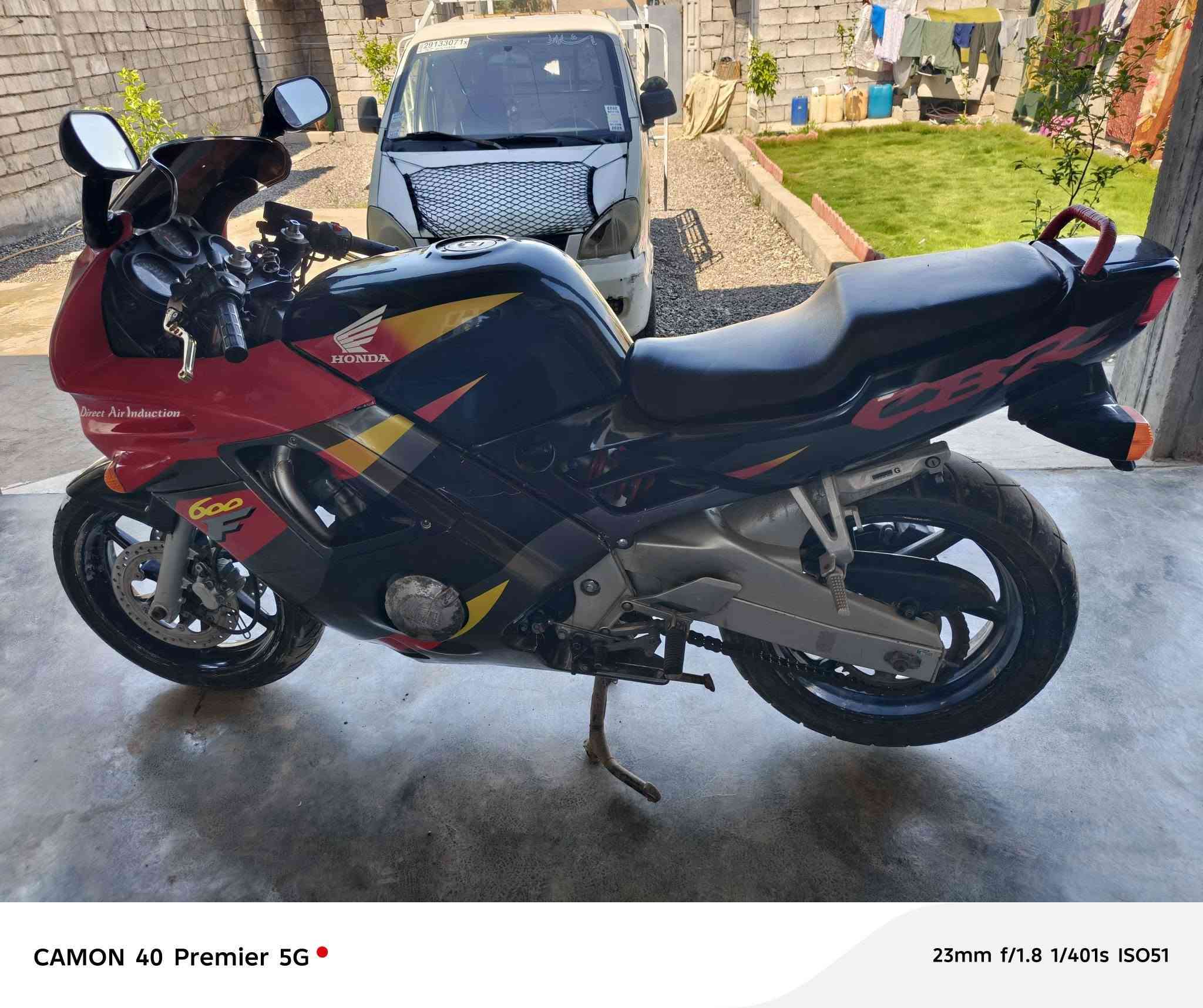 هوندا. 4 سلندر. حجم المحرك 600cc.
للبيع. گير محرك شرط دراجه نظيفه. 
للاستفسار اتصل. ‏‪***********‬‏
السعر. 12.ورقه. البيع نقد فقط. 
العنوان صلاح الدين قضاء الشرقاط.
