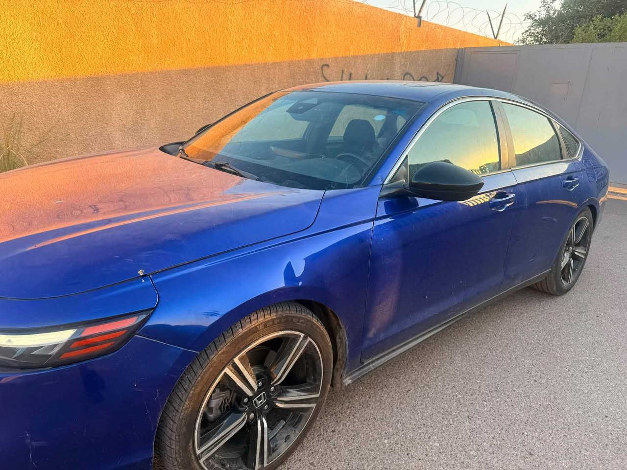 السلام عليكم هوندا اكورد هايبرد فول مواصفات حساسات رادارات خلفيه  موديل جانبيه 2023
كير محرك صدر كهربائيات كله مكفوله
السياره بيه اربع قطع 
مكان السياره بغداد 
داخل مخمل
رقم بغداد  بسمي
مكان حي الجامعه 
السعر165 وبيه مجال بسيط
***********

نص مكتوب في الصور:
- إرسال رسالة...
- 3 / 13 bid.cars
- 4G 3:50 5 / 13 bid.cars