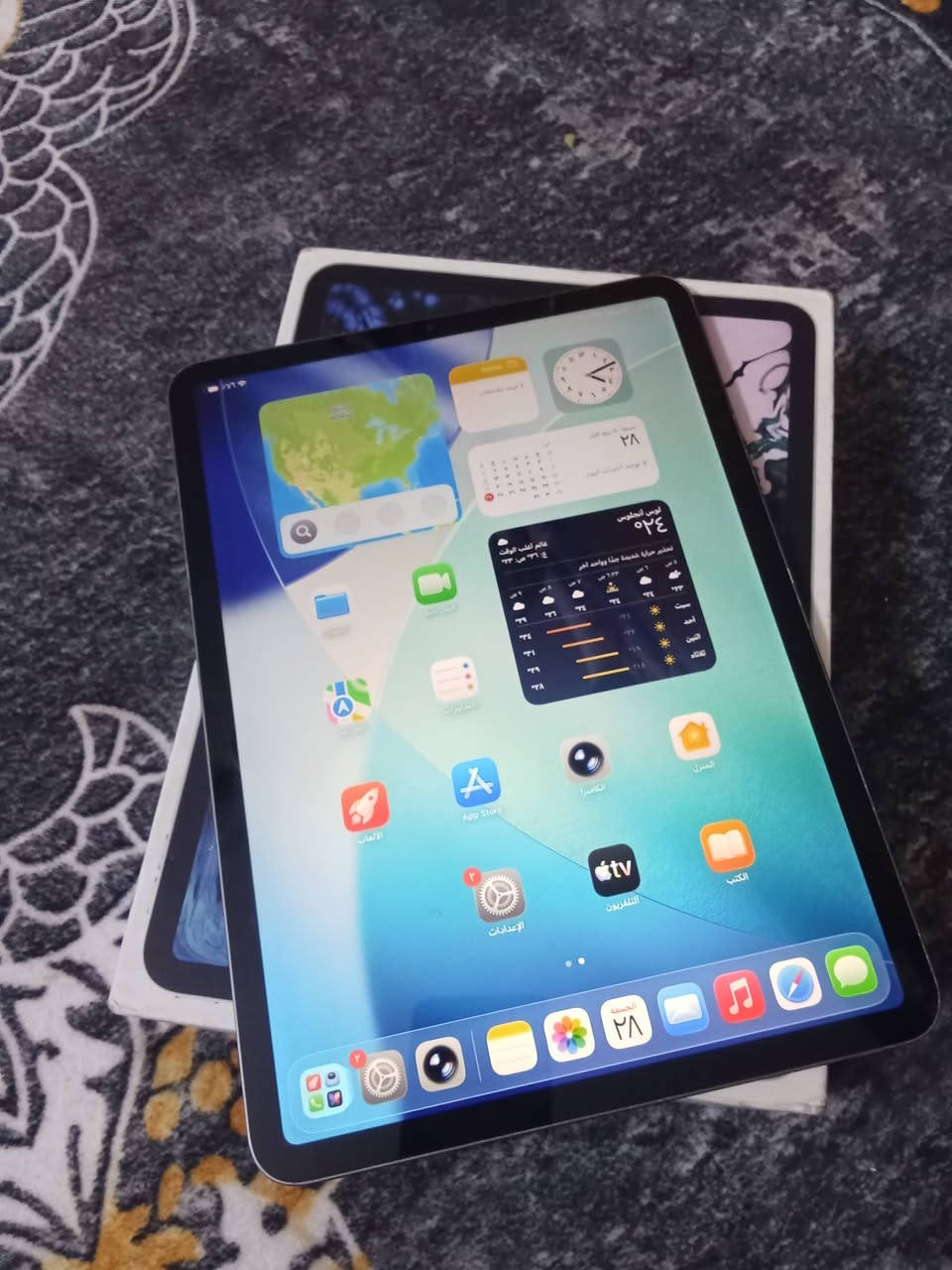 ايباد 11 برو 120 فريم مكفول من كلشي كامل ملحقات كارتون وشاحنته الأصلي واير ولزكه بي فقط الدكمه طابه شوي جوه سعر 425قفل من الخير كلش مكاني بصره حي الصدقاء متواجد واتساب رقمي ***********
