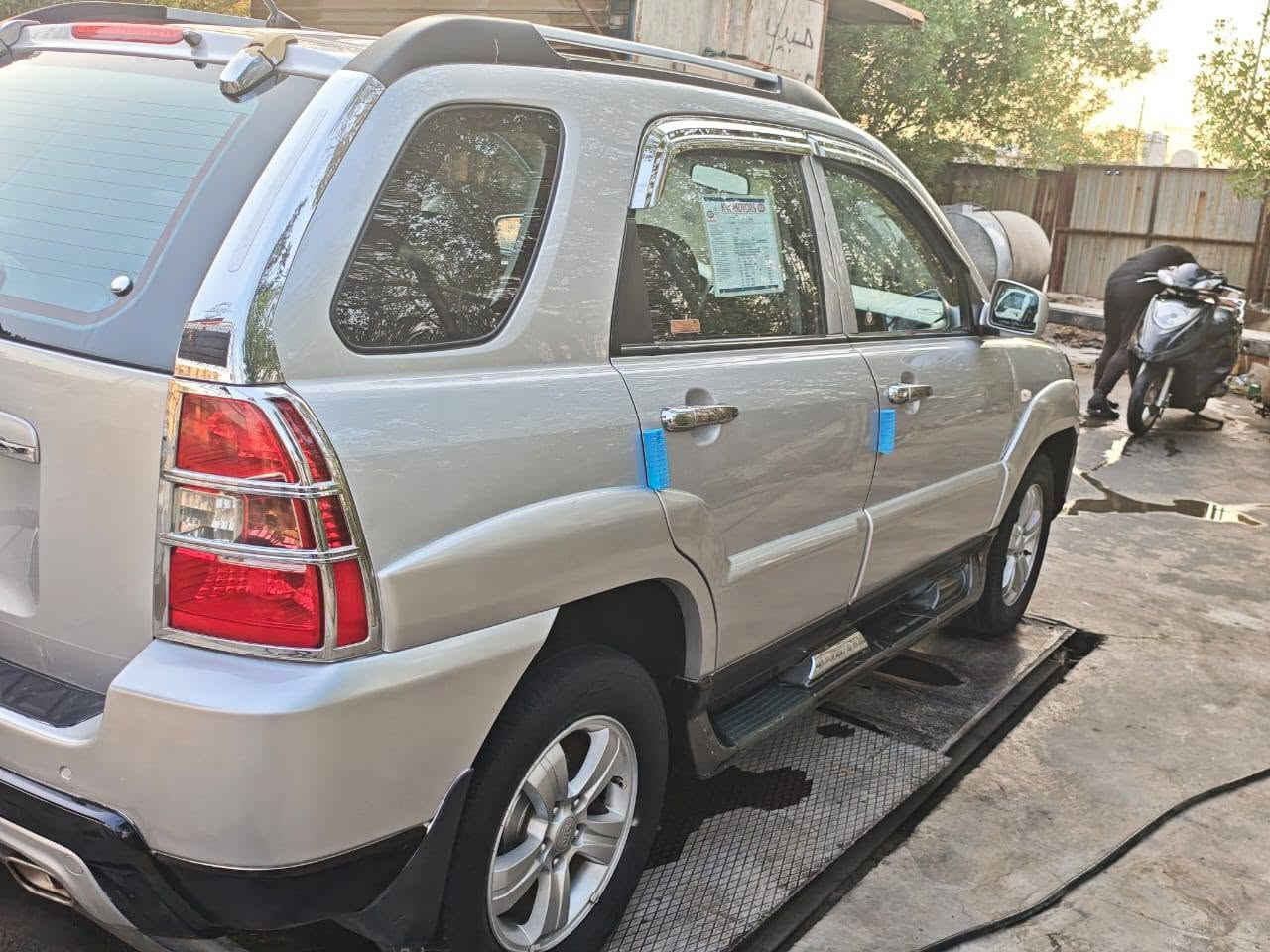 اسبورتج موديل ٢٠٠٩
كفالة ما عدا الدعاميات صبغ 
سيارة نضيفة جدا 
موقعه بغداد  السعر ١١٣$
للاستفسار ***********
