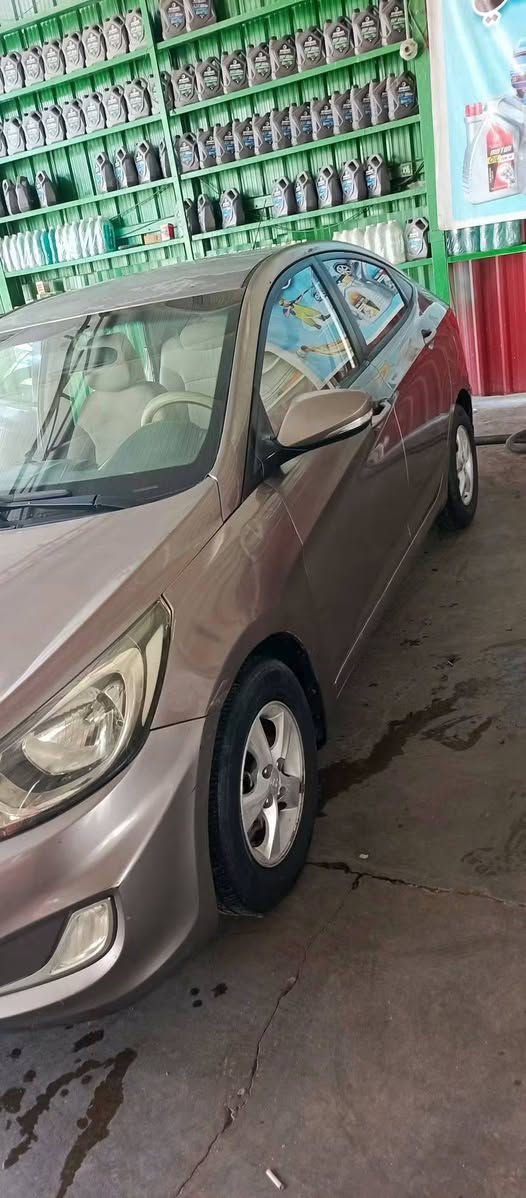 السلام عليكم 
هونداي اكسنت موديل 14خليجي 
 مكينه 1400
تبريد منضومه جديده 
السياره مكفوله من ضربه فقط طخات بصيطه
مكينه وكير خير من الله لاتبخير ولاالكير بي مشكله 
السياره 3قطع صبغ اثر جراد 
جاملغ صوب اليسره مبدل اثر دحجه 
السياره ابيعها حزام 
رقم قادسيه نكليزي بسمي
 لستفسار الاتصال ***********سيد حسين
