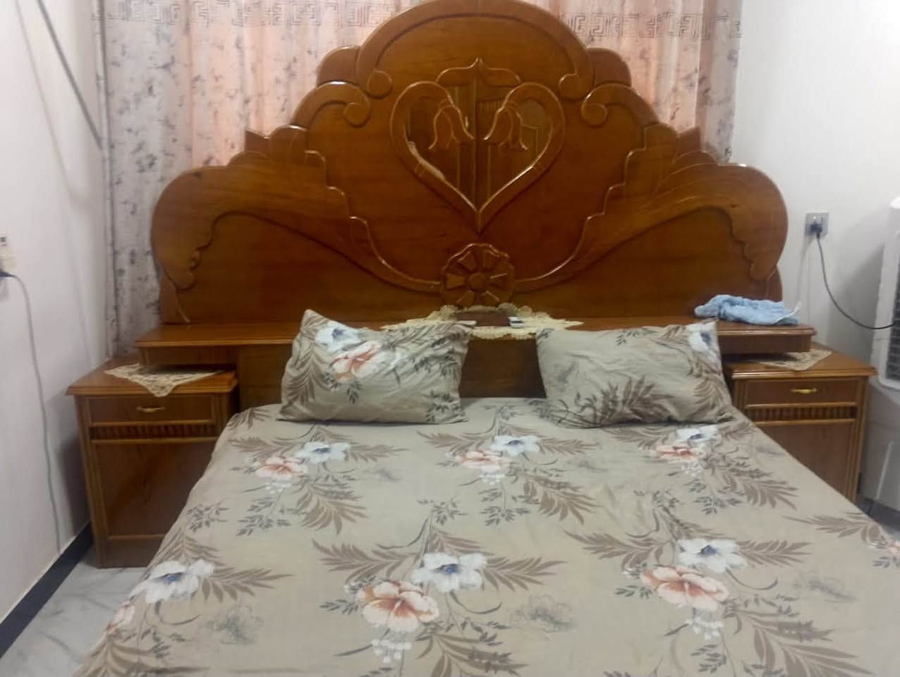 غرفه نوم كبيره كدامك الصور كلبي لاستفسار لاتصال عل رقم السعر 1300 كلبي لاستفسار لاتصال عل رقم ***********
