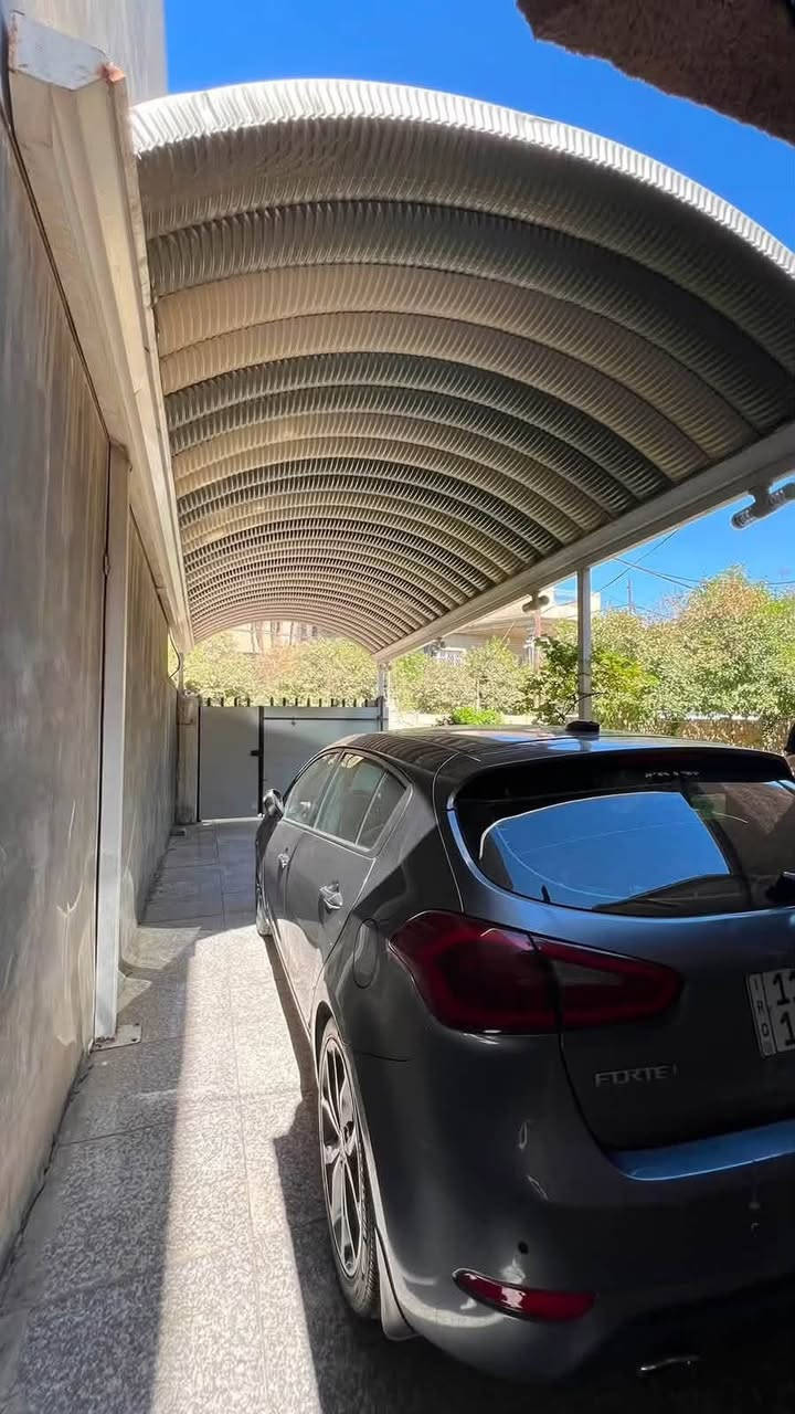 سلام عليكم
KiA Forte 2018 SX 
كيا فورتي ٢٠١٨ هاج باك 
رقم بغداد باسمي تحويل مباشر 
السيارة فول مواصفات اعلى مواصفات بالفورتي 
•مكينه 1600 تيربو دبل كلچ 
• فتحة سقف + بصمه 
• كشنات جلد لونين + كشن السايق كهربائي و ٣ وضعيات خزن ميموري 
• تدفئة وتبريد بالكشنات 
• تبريد قطعتين + شاشه كار بلي 
• شفتات ستيرن + ستيرن حرف D 
•رادار جانبي 
•حساسات خلفية 
•وبعد بيه مواصفات اكثر 
السيارة كلش جديدة حادثه سرقه قبق جنطة فقط ماشية ٨٠mi 
مكان السيارة حلة شارع ٤٠ 
***********
