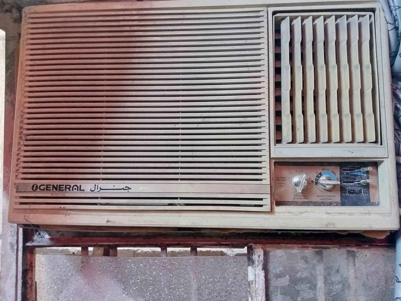 سلام عليكم ورحمه الله وبركاته مكيف جنرال للبيع بيع مستعجل شغال شرطه الشغل على الفحص  الحجم الكبير السعر 250,000 مكان كربلاء حي النضال قرب المستوصف رقم الهاتف *********** أبو حسن
