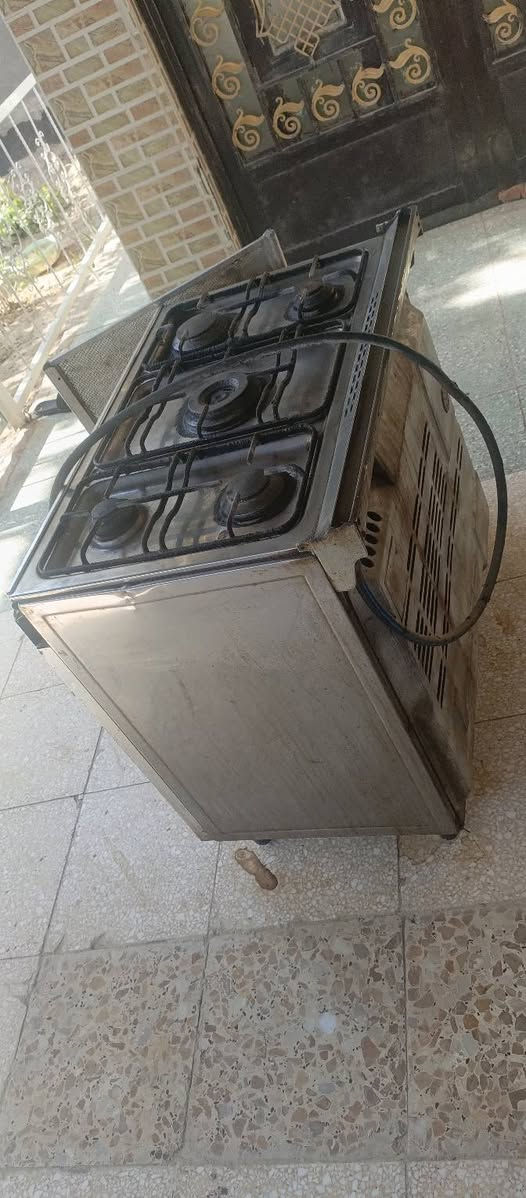 طباخ كريازي للبيع شغال 
سعر 110.000 عنواني حله شارع ٨٠ نجف المهندسين 
رقم هاتف ***********
