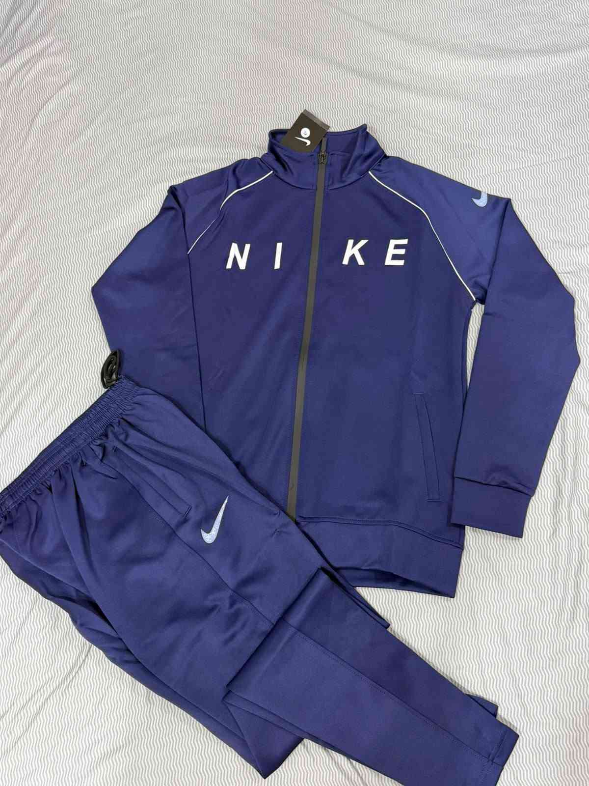 🔥وصل تراك شتوي خامة فول الفول ع الفحص 
🔥القياسات L,XL,XXL,XXXL
🔥سعر المفرد 30 الف والجملة 23 الف 
🔥عروض ما قبل الموسم 
🔥للحجز واتس *********** او خاص 
🔥يوجد توصيل لكل العراق ب5
