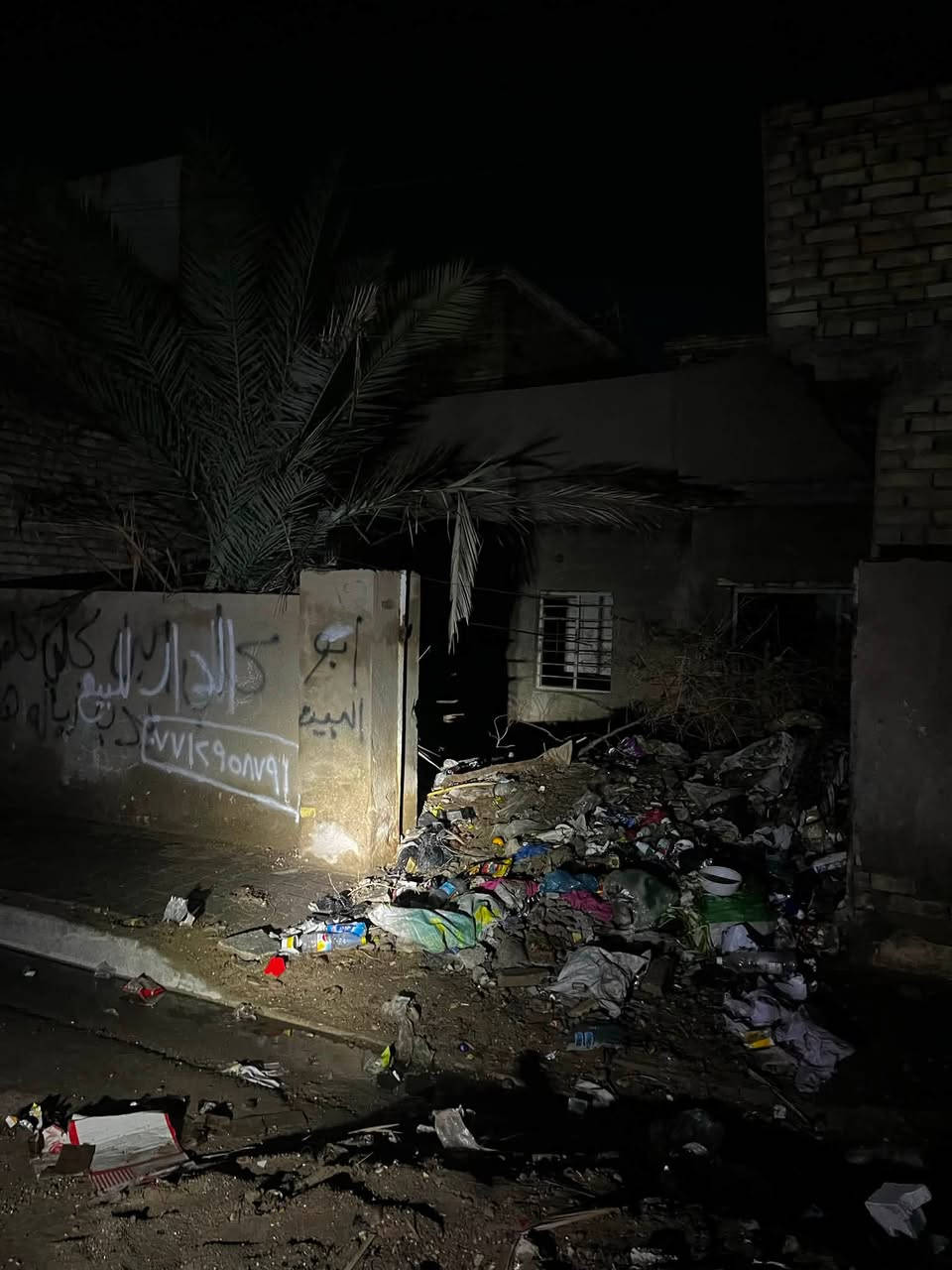 سلام عليكم بيت في الچريخي شارع 30المساحة 110مربع 
واجيةالبيت 11سعر 48وبي مجال الشراي يتصل ويدلل 
جماعة ال40لا تراسلون متواجد فقط رقم واتساب ***********
