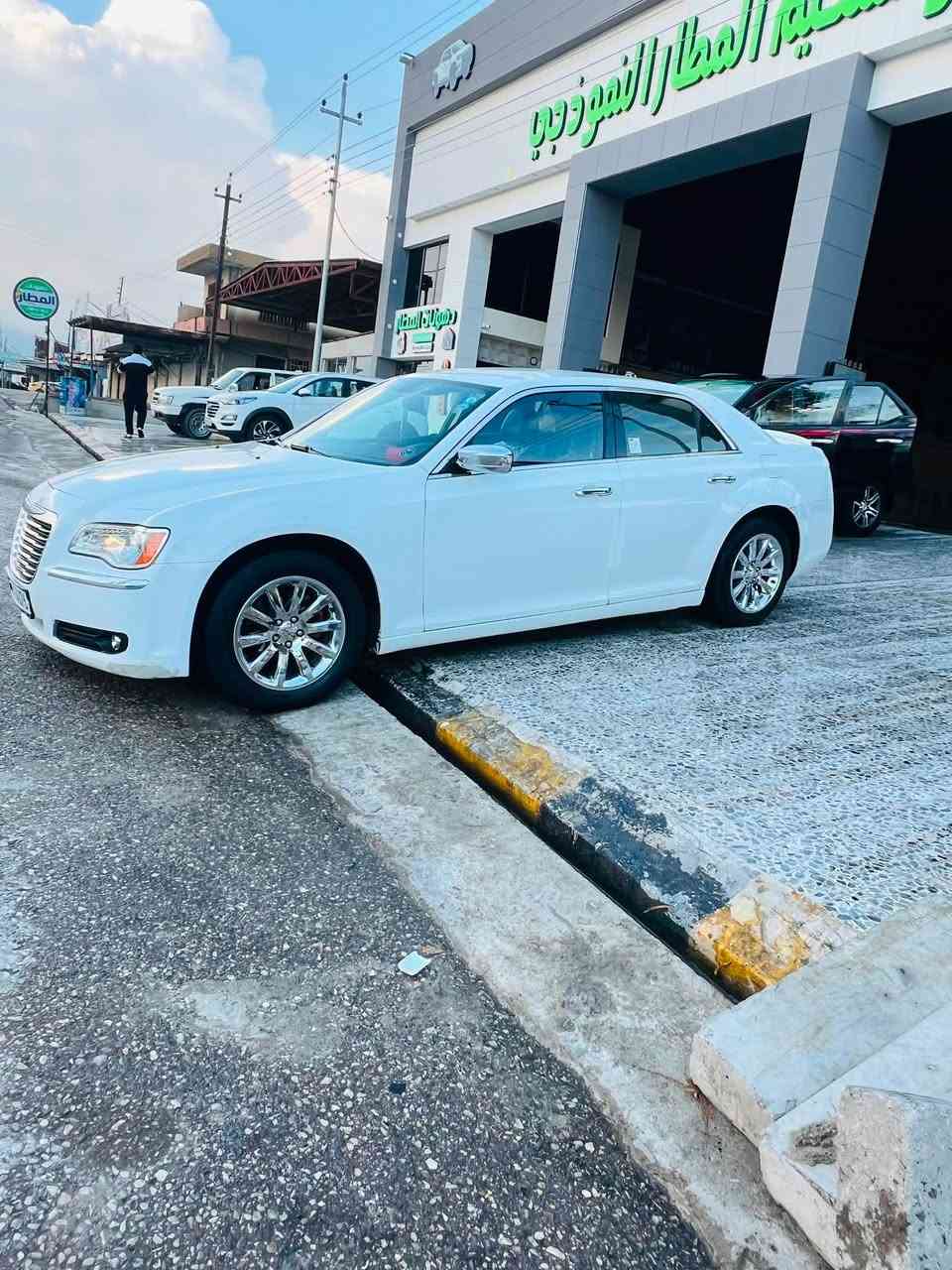 السلام عليكم
✅السعر 175$

✅ الموديل: 2012

✅ النوع: Chrysler 300C

✅ المحرك: 3.6L Pentastar V6 بقوة 292 حصان

✅ ناقل الحركة: أوتوماتيك 8 سرعات ناعم واقتصادي

✅ نظام الدفع: دفع خلفي (RWD)

✅ وضعيات القيادة: Eco وSport

✅ تبريد وتدفئة ممتازة

✅ السيارة نظيفة وجاهزة على اخر حباية مسويلة ادامة كاملة قبل يومين

✅السيارة مكفولة كفالة عامة فقط بارد السونار مرفق مع الصور

📍 الموقع: بابل موصل الشلالات مدينه العاب دجله ستي 

للاستفسار:***********
***********
