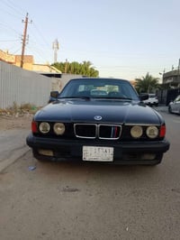 BMW .. حجم 730موديل 92 رقم قادسيه سنويه لغاية 28 صبغ عام بدون حادث مكي...
