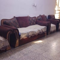 كنب نضيف • خشب جديد • شرطة الخامسه