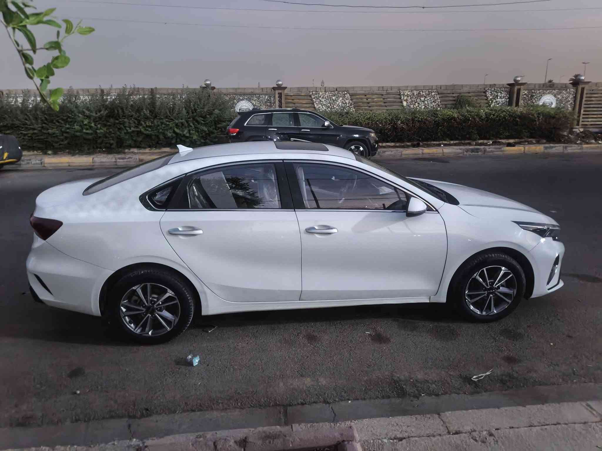 🚘 كيا K3 3 فول مواصفات – موديل2022 

✨ فل كامل المواصفات
🔑 بصمة وتشغيل زر
🌬️ فتحة تبريد
❄️السلام عليكم 

كيا ثري 3 فول موصفات بصمة فتحة تبريد قطعتين كفالة عامة تكييف ممتاز
🪑 داخلية مرتبة ونظيفة
🛞 جنوط
📱 شاشة ومواصفات حديثة
🔒 أنظمة أمان وحماية
🧰 كفالة عامة

📌 السيارة نظيفة جداً وحالتها ممتازة، جاهزة للاستخدام بدون أي نقص.

💰 السعر: [135]
📍 الموقع: [ بغداد ]
📞 للتواصل والاستفسار: [***********]
