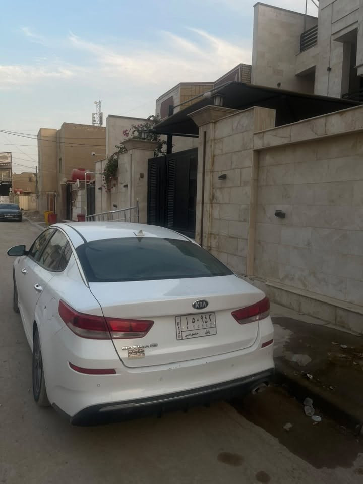 السلام عليكم  للبيع اوبتما موديل 2020
وارد امريكي  بيها تلاثه قطع  وقطع مامصلح مثل ماموضحه بل صوره  نص فول السياره.   السياره شويه بيه نواقص   

السعر. 116$
مكاني بابل 
للاستفسار الاتصال ***********
