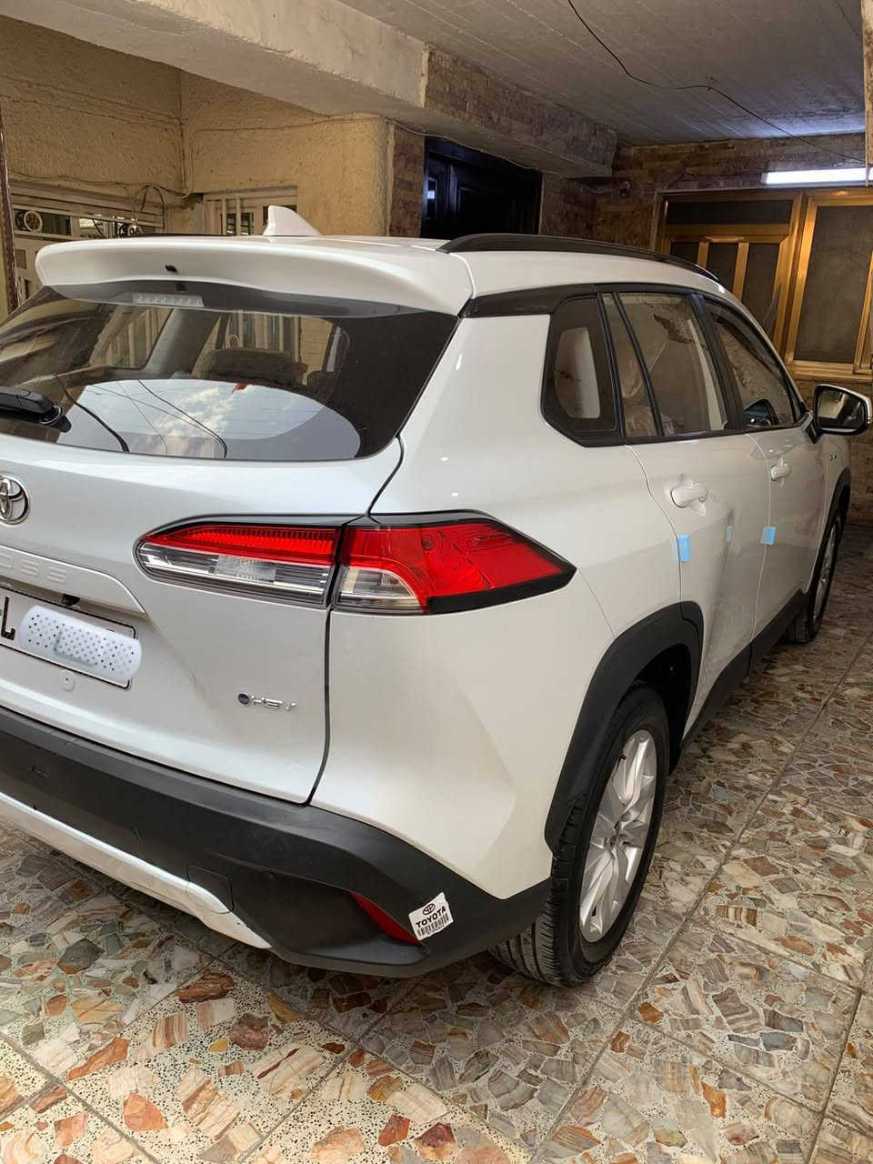 تويوتا كورلا كروس 2025 سياره جديده وماشيه 23 الف رقم بغداد بأسمي سعرها 27 مليون 
المواصفات:
 • محرك 2000cc هايبرد اقتصادي 
 • فول مواصفات
 • فتحة سقف 
 • رادار أمامي (نظام أمان متطور)
 • مقاعد جلد أصلي فخم
 • كرسي كهرباء (3 وضعيات)
 • شاشة كبيرة عالية الدقة
 • عدادات ديجيتال (كيجات إلكترونية)
 • حساسات أمامية وخلفية أصلية
 • كشافات بروجكتر + حمالات سقف
 • وباقي المواصفات المعروفة من Toyota 
مكانها البياع 
***********
