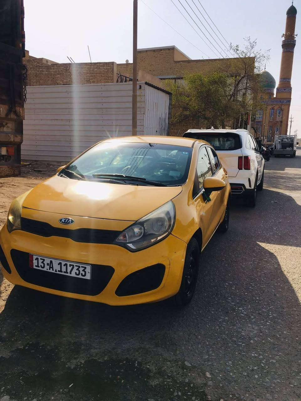 كيا ريو هاشباك سياره لونه ماروني بس مصبوغه اصفر تكسي سياره جديده تبريد ثلج الله شاهد تخم تاير جديد كامره اماميه تسجيل الشاشه مالته بورقتين اصليه اتحده موجوده هنا بلعماره مال جناي الله شاهد موديل 13امريكي صور حادث مرفقه *********** مصفره هيه وغرامات والخط سنويه شهرين من خلصت تريد مداور تريد وكاله بسم صديقي السياره هنا بعماره السعر 65 وبيه مجال بلعافيه الياخذها
