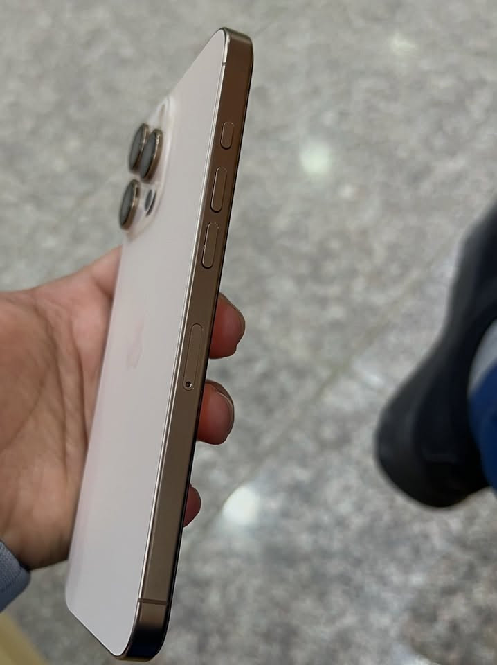 ١٦ برو ماكس مكفول وتر شرق اوسط AEA ذاكرة ٢٥٦ بطارية ٨٩ جهاز جديد شرط شاشه شاصي اذا تلكه بيهن خدش واحد تاخذه بلاش  السعر مليون ٢٢٥ مكاني حله شارع ٦٠ / ***********
