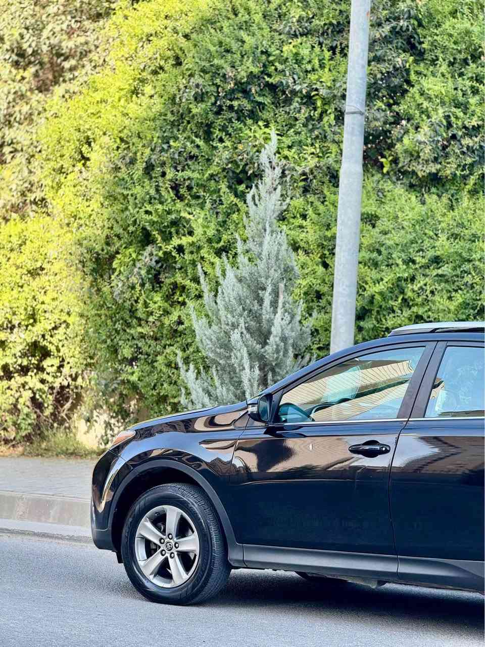 TOYOTA RAV4 2015 
توێتا ڕاڤ ٢٠١٥ xle 
بەس دەرگای سنوقی بۆیاخە یەک قرچی بچوکی هەیە تۆزێک وردەی هەیە فول فول مواسەفاتە ٨٨هەزار ڕۆشتوە گێڕو مەکینەو تەقەو ڕەقەی بە شەرتە تەحویلە خەڕامە بە شەرت 
*********** السليمانية, العراق
