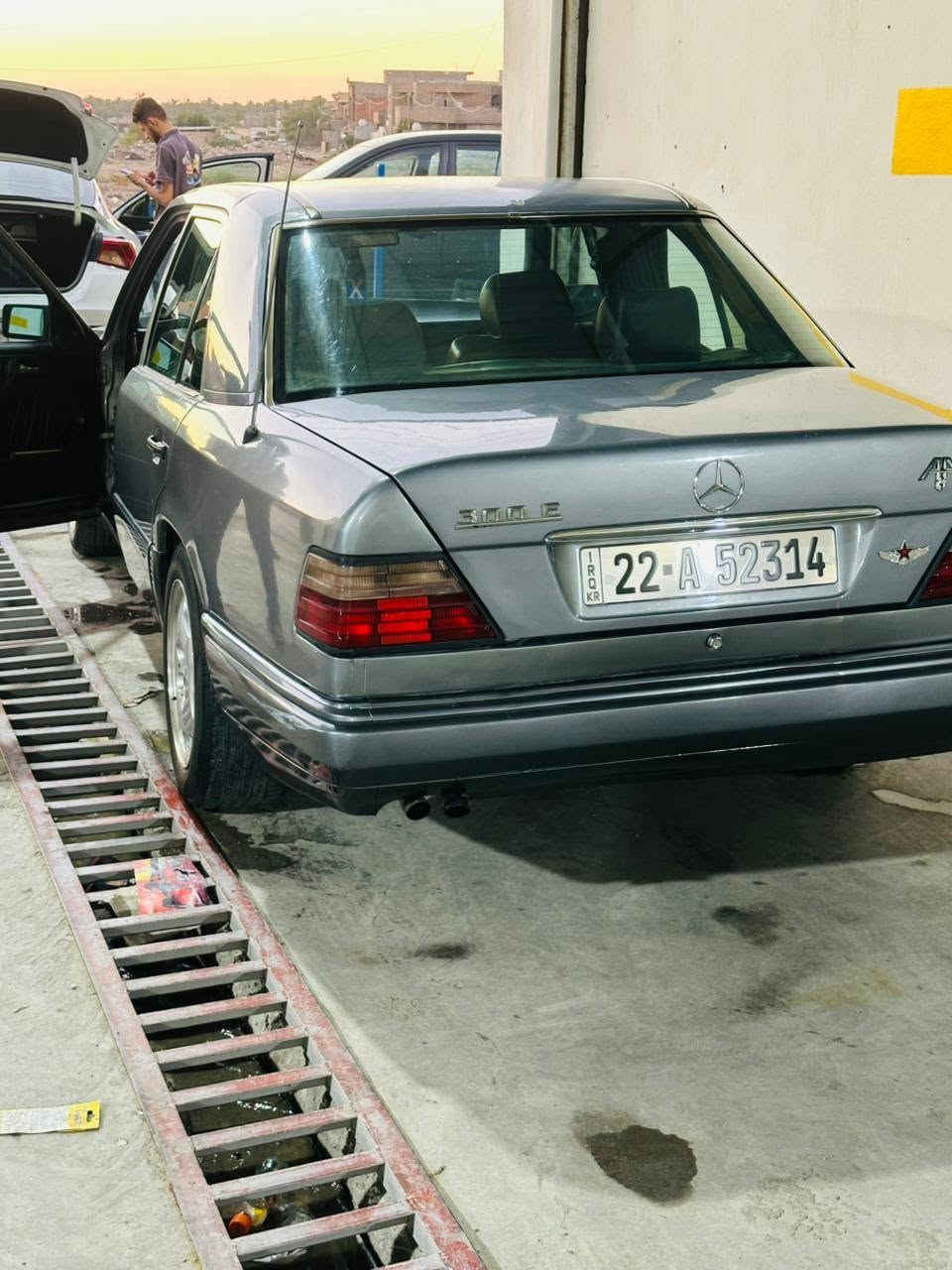 السلام وعليكم مارسدس دب موديل 1991 لون نفطي كير مكينه تبريد كفاله مكينه شادلها مالت برادو 3400 صبغ عام بدون ضربه ومعجون شرط الفحص كهربائيات كلها شغاله كشنات كهرباء رقم اربيل بسمي سعر 60 بيها مجال مكلف بالنشر رقم صاحب السياره  ***********
