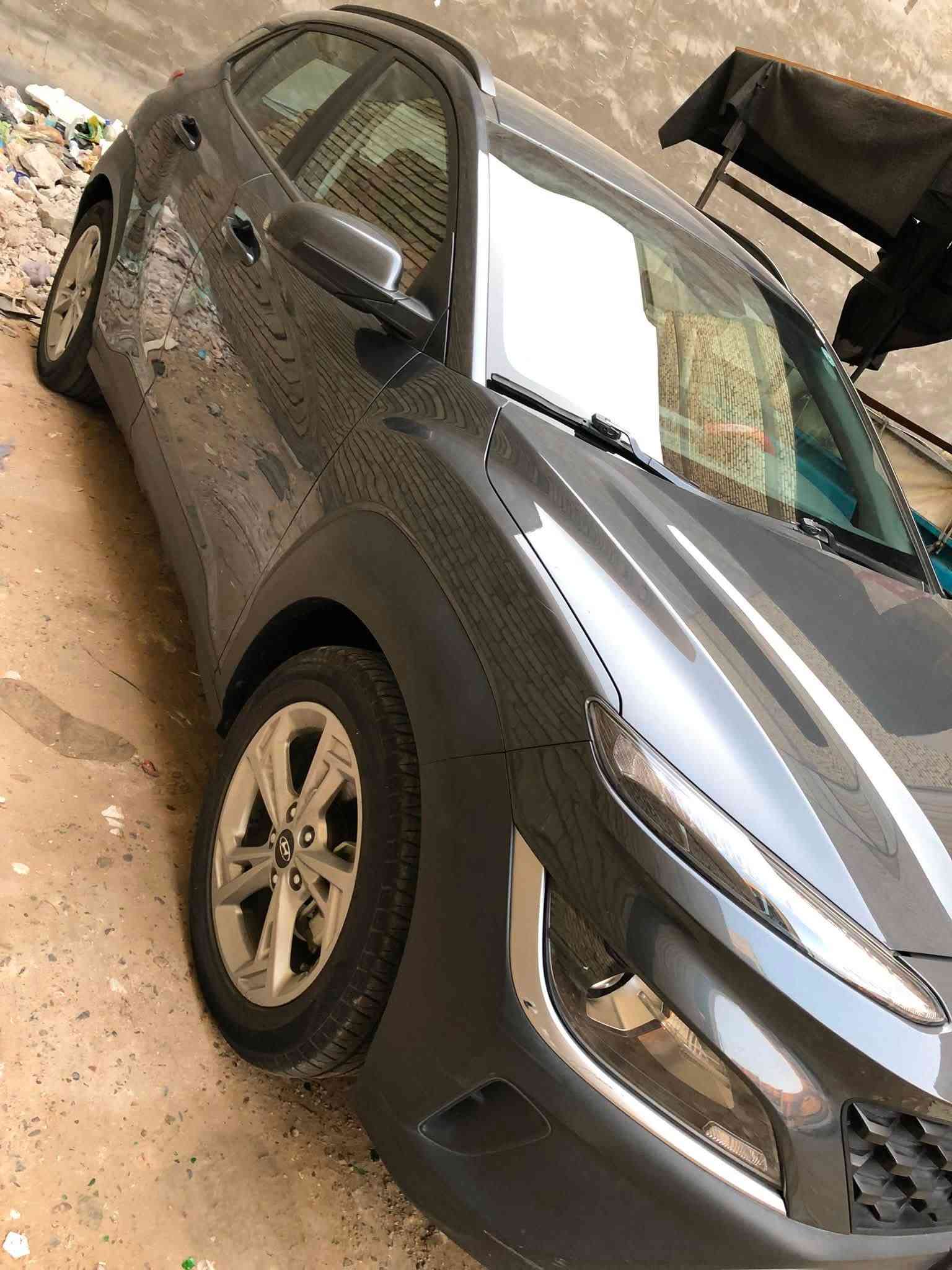 السلام عليك للبيع هونداي كونا مديل ٢٠٢٣ وارد خليجي سياره جاهزه ونظيفة واستخدام شخصي رقم اربيل مواصفات بصمه وكشتات جلد لونين موضحه بالصور للاستفسار الاتصال على الرقم *********** مكان السياره بغداد حي البنوك السعر ١٣٩ ورقه
