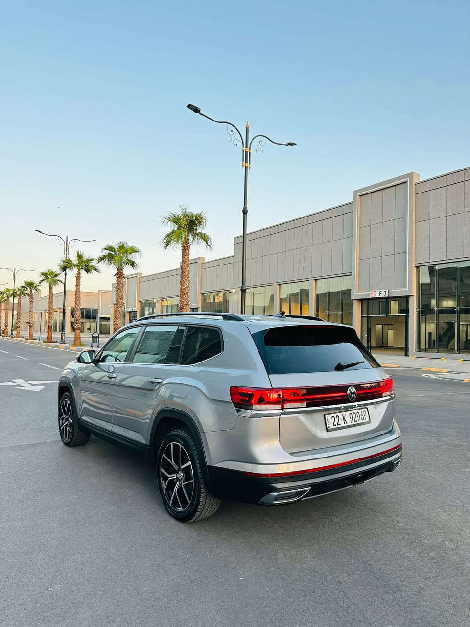 تفليش الاسعار و بسعر توسان و اقل اتحدى اذا اكو بنفس السعر و المواصفات و سبعة راكب و فول😨🔥

⚜️ Volkswagen Atlas Family SE 2024 ⚜️

للبيع فقط و سعر جداً مناسبة و جوة سوك شرط ما تلكى نفس سعر و نفس نضافة 💯

اخوان السيارة وارد امريكي بيها بوند و جملغ و صندوق صبغ شاصي  و لغود و بطانة بشرط فقط حوض بيها شوية ارباك كله سليم يعني ارباكات كلهم موجودة 😍💯

موديل : 2024 
ماشية : 30 الف ميل فقط 😍💯
محرك : 4 سلندر بانزين 20 تيربو 💯
لون : سلفر
رقم شاصي : 1V2HR2CA3RC548223

رقم السيارة : اربيل الجديدة
مكان السيارة : اربيل شارع ٦٠ 📍
رقم موبايل و واتساب : 

***********
***********

سعر السيارة : 205$ 💰😨ورقه نهايته قفل ❌ ‼️ و اتحدى اذا اكو نفس موديل و مواصفات بهذا السعر تروح تجيك سوك كله اذا مو بسعر ٢٠٢١ لا ترضى 💯

مواصفات فول عدا الفتحى يعني كشنات تدفئة و ابريد و دبل اكسل و شغال و تشغيل عن بعد و شحن وايرليس و رادارات ٣٦٠ درجة و كشنات خزن و صدوق كهربائي و حساسات امامي و خلفية و بريك لمس و اوتو ستارت ستوب و تبريد و شاشة و تحكمات كله لمس و بيبان كله بصمة و لايتات ليد و دوارة ويا الستيرن و شفتات ستيرن و بردات خلفية و ٧ راكب و قيادة ذاتية و فول الفول عدا الفتحة 💯😁

فحص و هزة و سنوية و الرقم كله جديد تحويل او وكاله نفس الدقيقة 💯

صدر تخم تاير تبريد كهربائي و محرك و گير و شنو ببالك شكو ببالك كله كفالة  تراي مالته للتركيا 💯❤️
