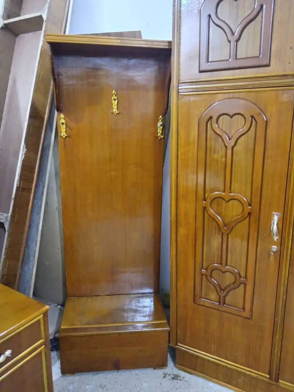 غرفة ام 6قاطين صاج داخل وخارج نجاره تزكام نضافه داخل وخارج شراي استفسار اتصال ***********
