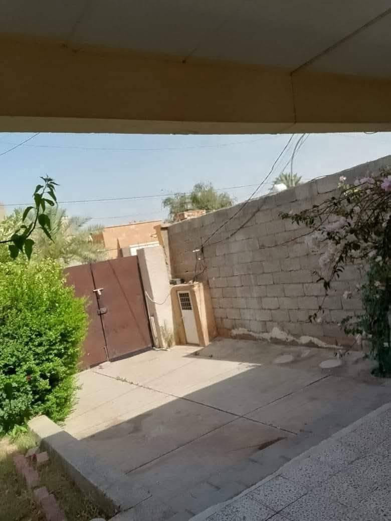 سلام عليكم يوجد بيت للبيع او مراوس  بسياره  حسب  لقناعه  في مجمع سكك لبيت ركن على شارع  الوصطي    ستفسار تصال على رقم *********** سعر 44وبي مجال للطيبين
