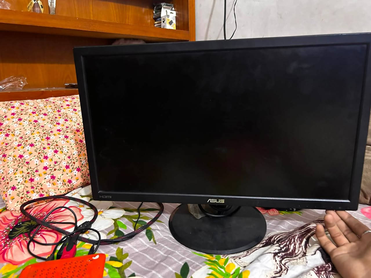 شاشه asus للبيع
60 hz Full HD 

المنافذ HDMI   و.    VGA 

1920*1080

السعر ٥٠ الف بيهه مجال للشراي تجي تفحص وتاخذ لا يتوفر توصيل 

تفاصيل اكثر خاص 

او رقمي  ***********
