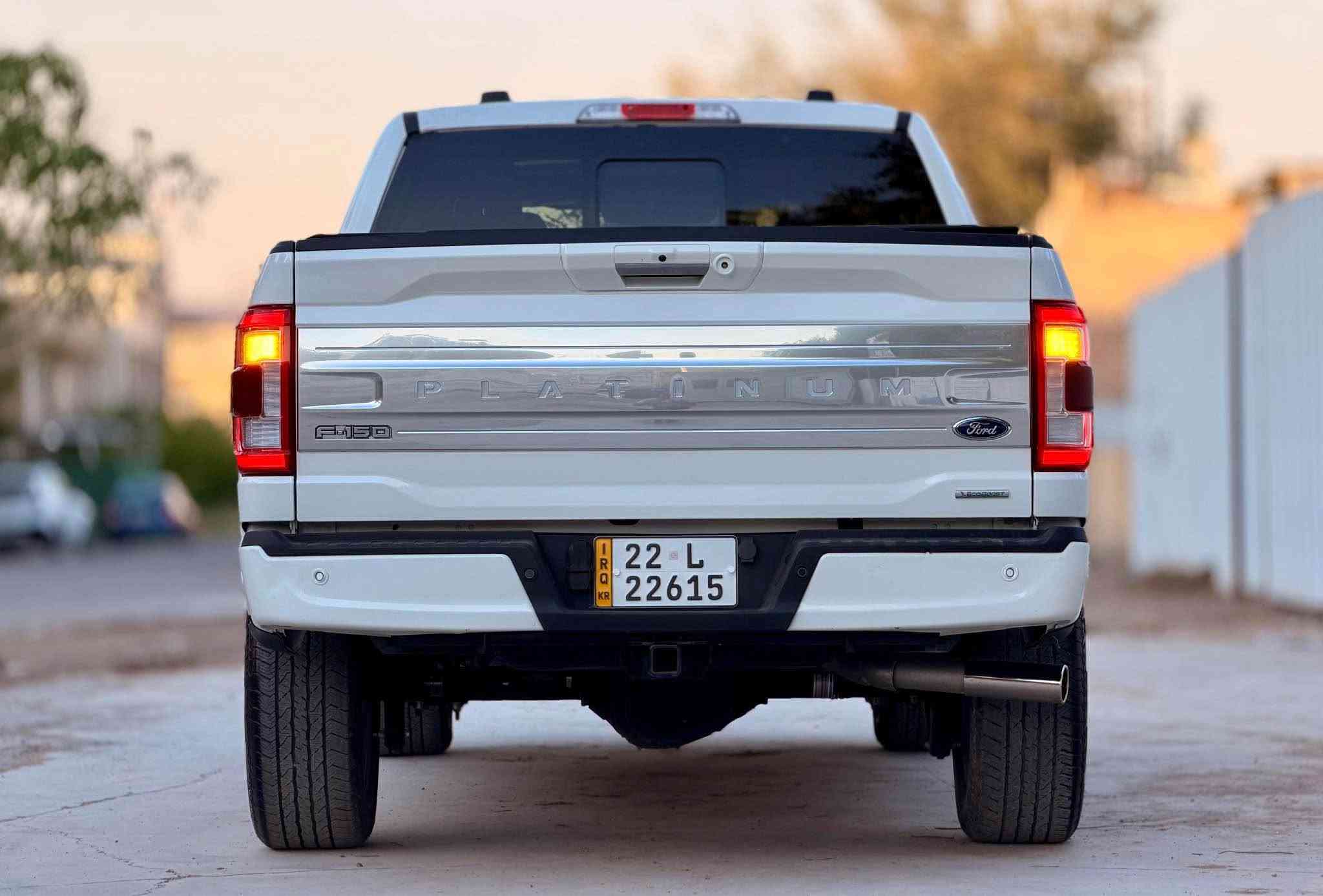للاستفسار ***********
اليريد تكمله الصور يجي عل واتس 
السلام عليكم ( للبيع او مراوس  )
ford f150 platinum 
فورد F150  موديل 2023 بلاتنيوم 1/1 اعلى فئة فووووول 
رقم اربيل باسم شركة تحويل ثاني يوم او وكاله حاضر اني
الضرر ✅✅
بدي قصير المرغوب ✅✅
((((تخريب بجم مكفول ))) 
ماشية 28 الف ميل
ملاحضة السيارة بلاتنيوم اعلى مواصفات ال f150
المواصفات 1/1
بانوراما فتحة سقف 
5 كامرات 360 درجة
رادار امامي + جوانب + خلفي
بصمة ابواب + تشغيل + صندوق
كشنات جلد + كهرباء + ميموري خزن
كشنات تدفئة + تبريد ستيرن تدفئة
لايتات زينون دواره ويه فرة الستيرن
كير قلاب 10 نمر 
شاشة دجتال
حساسات امامي خلفي
ويل بلاتنيوم حجم 20 بلادي
فور ويل + مخارج كهرباء داخل وخارج
محرك 6/3.5T توين توربو 
نضام تحديد المسار
السيارة جديدة جدا واحلى من الصور واي نقص مابيها من كل النواحي وماشيه قليل مشي امريكا
ارضيات الشركة غراض الشركة موجودات كاملة 
مكاني بغداد شارع فلسطين
اي استفسار هذا رقمي
*********** بغداد, العراق
