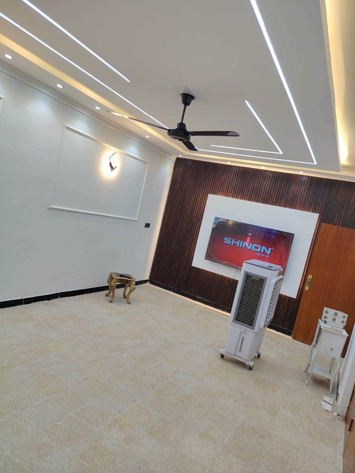 دار للبيع  في حي السكك مساحة 300 متر 

طابقين يحتوي على اربع غرف نوم بناء ( عكادة)

قرب بيت شيخ صاحب

يرهم بيع او مراوس مع اقل قيمة للاستفسار 

************
