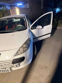 للبيع سياره بيجو فرنسي سياره بلاديه لا ضربه ولا صبغ مكينه كير خير من ا...