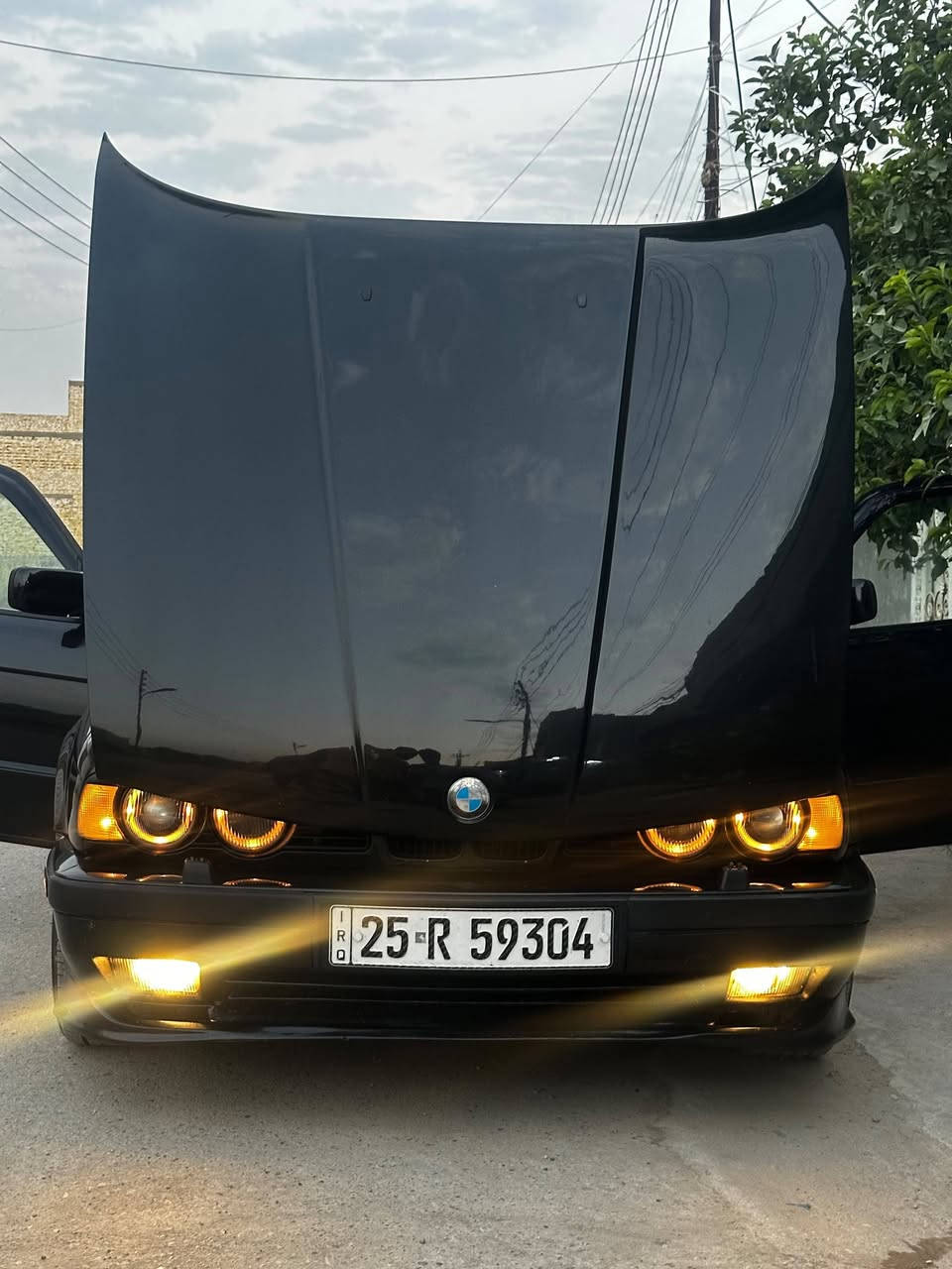 السلام عليكم ورحمة الله
تبارك الرحمن 
BMw525 
موديل ١٩٩٢
مكينه كير ضفيره عقل مال صقر موديل ٢٠٠٠خير من الله
مكينه3000
السيارة تبريد الحمد لله
تدفئة ساونه
كشنات جلد بلاد وتدفئه
أربعة جام كهرباء
فتحه سقف ثلاث حركات
تخم تايرات جدد
منظومة بانزين كامله السيارة نص نكره سلف أي ادفانز ما بيه السيارة الفضل لله ها البانزين عادي
منظومة مي خير من الله ويه التبريد جوه النص بعود
مري جانبيه كهرباء وشغاله
منظومة زنون عالي ناصي
اخوان السيارة بدون أي ضرر فقط صبغ جماليه
آسف على الاطاله السيارة كاملة والكمال لله
رقم كركوك بسمي السيارة سنويا لل٢٠٣٠
مكاني بغداد ***********
السعر ٧٨$
