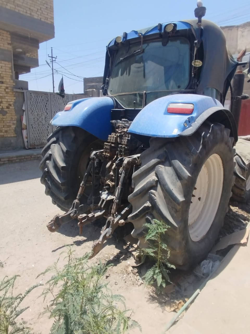 مكينة البيع نيوهولند   موديل ٢٠١١ حجم ٧٠ ٤٠   الاستفسار ***********
