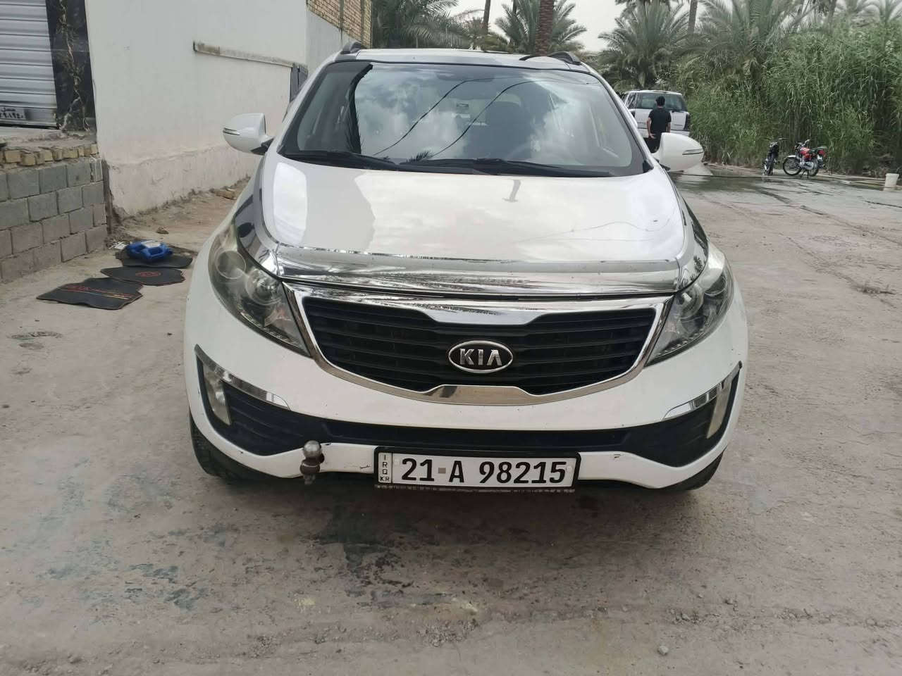 السلام عليكم
للبيع كيا سبورتج موديل (٢٠١١) خليجي 

محرك ٢٠٠ دوش 

بانوراما 

تبريد بالجكمجة 

اشاير بالمري الجانبية 

المري شفط 

حساسات خلفية 

كامرة بك 

والمواصفات الخليجي المعروفة 

بيه جاملغ الامامي الايمن بي صبغ بدون فتح وانطخت عندي وعفته على وضعه 

وبارد بالجنطة 

مكان السيارة بابل 

رقم السيارة سليمانية بأسمي لسنة (٢٠٣١) 

وحسب الصورة ادناه 

السعر  ١٢٠$  وبيه مجال حك الجية 

رقم الهاتف ( ***********)
