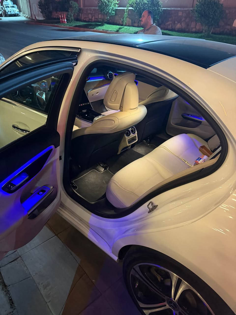مارسيدس c300 للبيع 
السيارة جديدة وارد أمريكي تبديل باب نفس اللون 
ماشيه ٢٥ الف فقط رقم مميز للبيع 
السعر ٣٤ الف 
للاستفسار الاتصال على الرقم *********** بغداد, العراق
