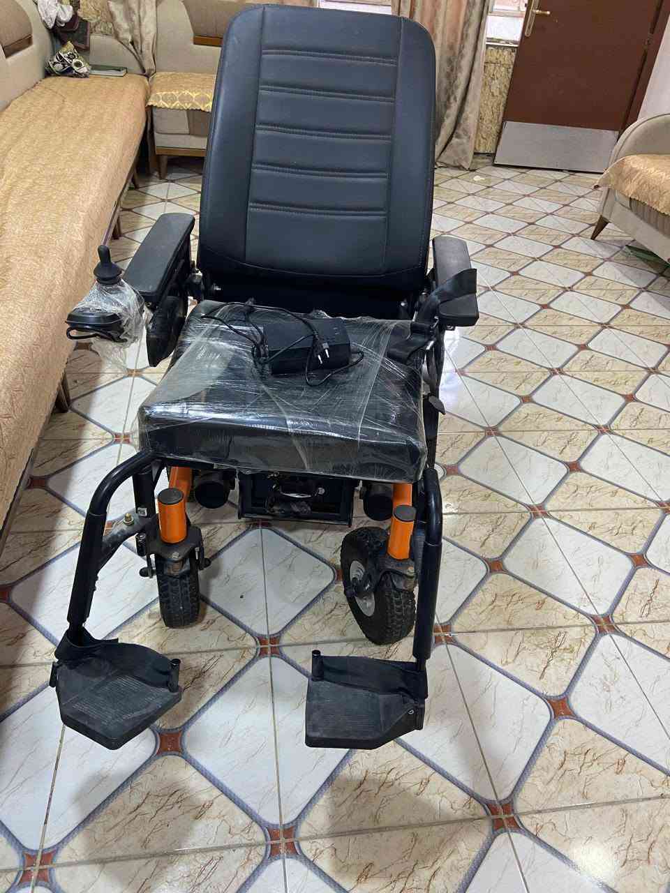 عربانة شحن حجم كبير جديدة استعمال قليل 
السعر 700 الف 
 *********** 
نجف
