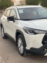 كورلا كروس  هايبرد 2025 ماشيه 14 الف بدون صبغ بيه بارد بسيط موضح بالصو...
