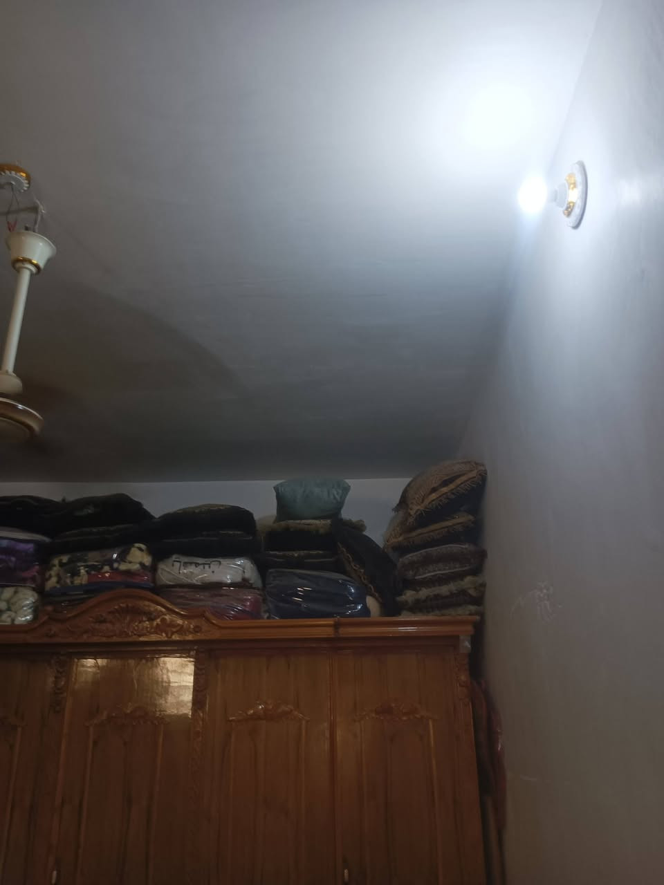 بيت للبيع بحي الرحمه مساحه 120 راح اخلي لكم رقم راعيه خابروني عليه ***********
