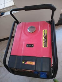مولدة ياماموتو بنزين (7.5 KVA) للبيع، بحالة ممتازة وشبه جديدة.المواصفا...